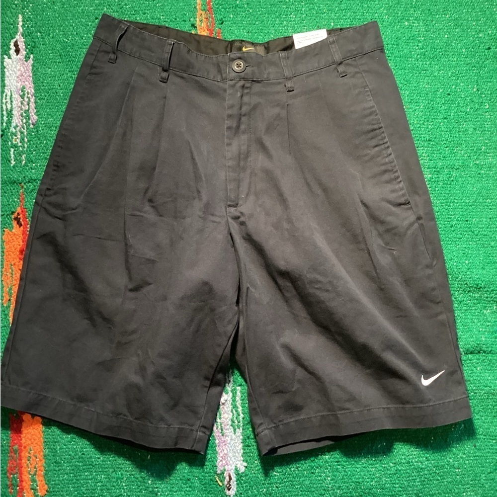 NWT-Nike Mens chino navy shorts-SZ 32